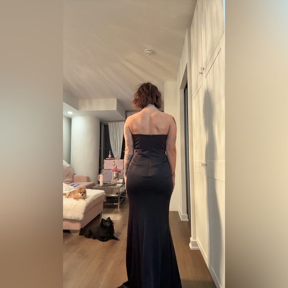 Classic Strapless Black Mermaid Gown - Picture 5 of 11